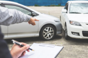 Should I Hire an Attorney or Let the Insurance Company Handle My Car Accident Claims in Los Angeles, CA?