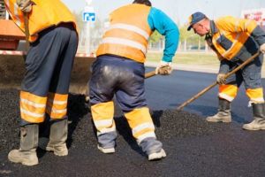 Road Work Injury Lawyer in Los Angeles | Free Consultations 24/7 construction workers asphalting a road