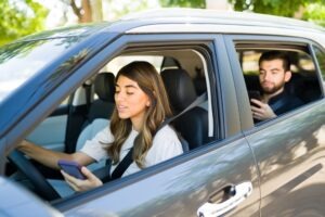 Rideshare Accident Lawyer in Glendale | Free Consultations 24/7 rideshare driver and passenger both texting