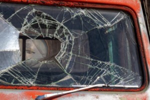Truck Accident Lawyer in Downey | Free Consultations 24/7 truck with smashed windshield