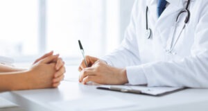 Medical Malpractice Lawyer in Thousand Oaks | Free Consultations 24/7 doctor taking notes with patient