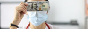 A masked doctor holds up money. What’s the average medical malpractice settlement in California?